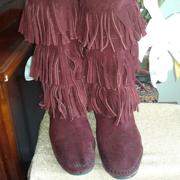 MINNETONKA BURGUNDY SUEDE 3 LAYER FRINGE BOOTS - Picture 3 of 5